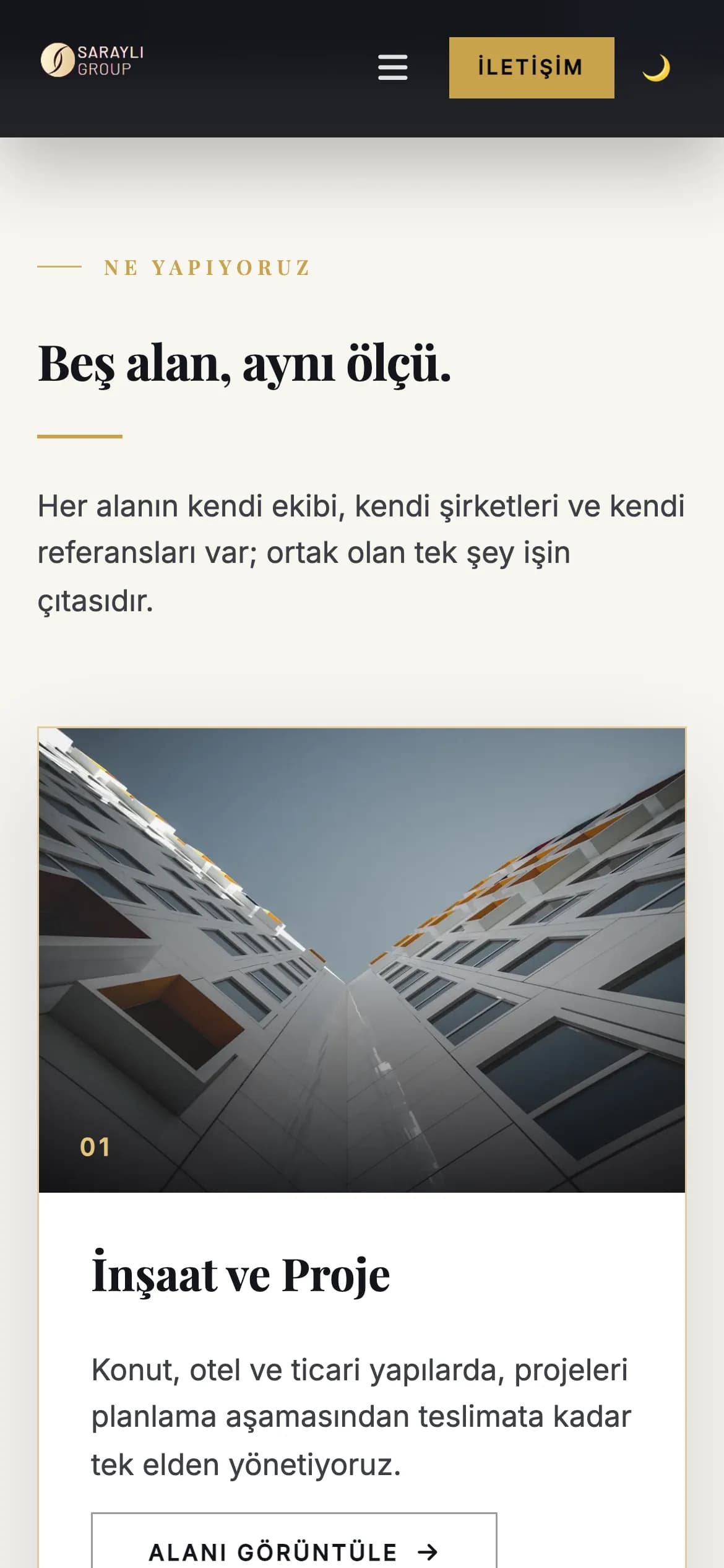 Domaines d'activité de Sarayli Group sur mobile : la carte construction numérotée sous le titre en serif